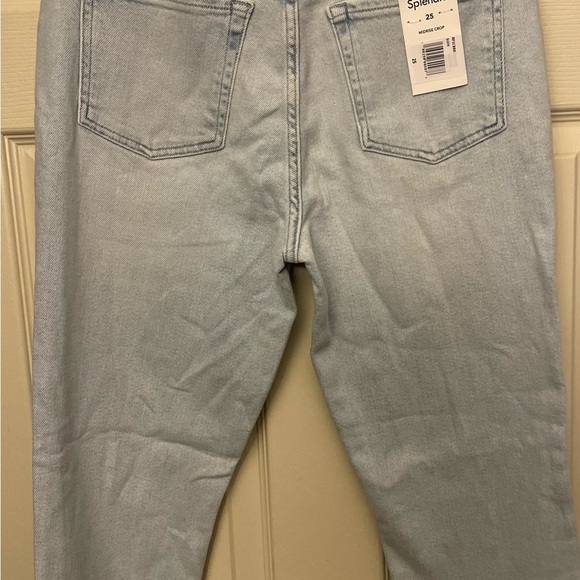 NWT- women’s 25
splendid jeans
Faded blue
Mid - Rise Crop - Picture 9 of 10